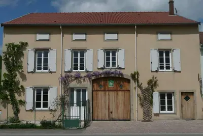Image de Gîte moderne avec billard et poêle à bois, proche de Mirecourt et Vittel, animaux bienvenus