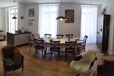 Image de Grand appartement (T4) de 98m²  dans l'hypercentre et à 600m de la télécabine.