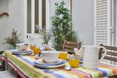 Idyllic and Central Apartment with Courtyard