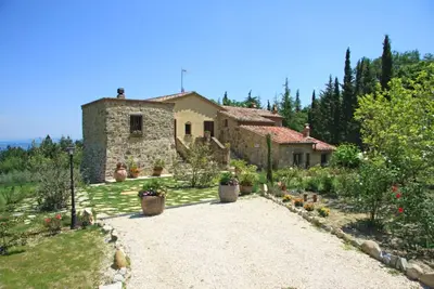 Image de Villa La Felce, a typical Tuscan farmhouse surrounded by nature