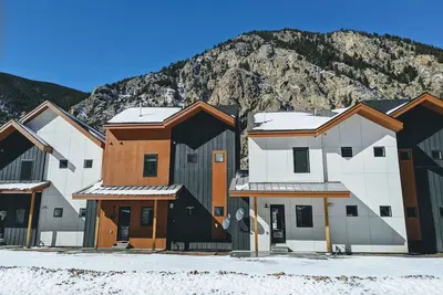 Image de Modern Lakefront Mountain Home