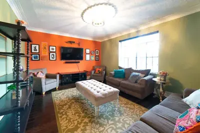 Image de Cozy Cottage seconds from Downtown