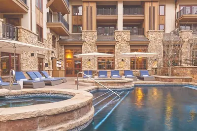 Image de Vail Village luxury 3br residence at The Sebastian - pool, spa & dining onsite!