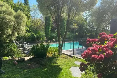 Image de Grande maison spacieuse et claire, terrasses, piscine, proche des plages