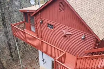 Image de Bear Necessities: peaceful, With/romantic hot tub.