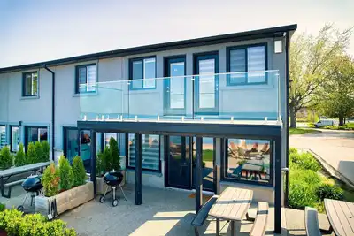 Image de Suite 200: Spacious Beachfront Townhouse