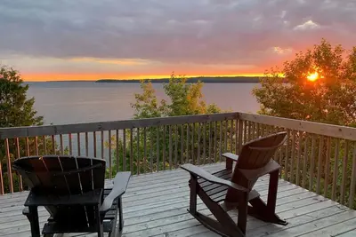 Image de 4-Season Historic Home in Town, Million Dollar View on Leech Lake!