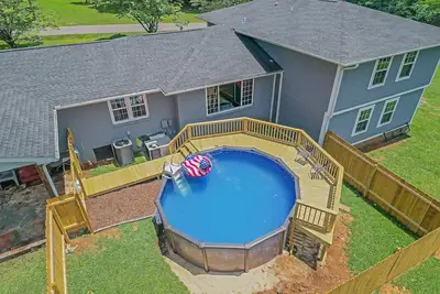 Image de 2 Units-Pool- Near Dwtn & Arsenal - American Oasis