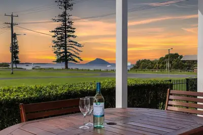 Image de Black Possum Cottage - Views of the Bay