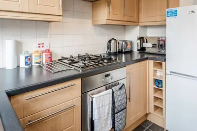 Image de Dwellers Delight Living  Serviced Accommodation ★ 2 Bed House ★Woodford, London.