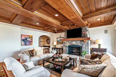 Image de Ritz-Carlton Bachelor Gulch Bluebird Penthouse by Cuvee