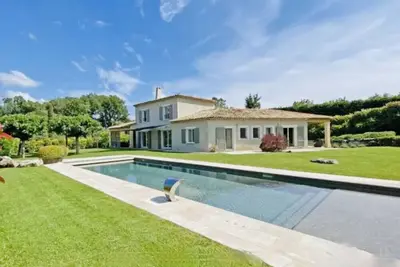 Image de Luxueuse villa moderne climatisée, immense piscine, au calme, haut standing