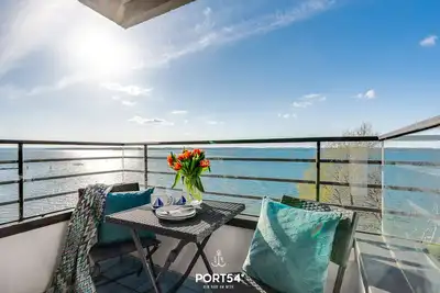 Image de Fjord view - water view, at the marina, balcony, garden furniture, shower, Tv