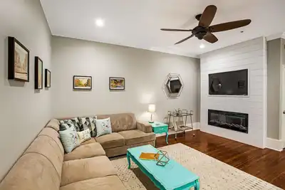 Image de This Location is the Bee's Knees, Overlooking Broughton by Lucky Savannah