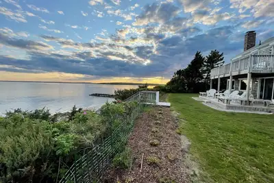 Image de Waterfront with stunning views and beach