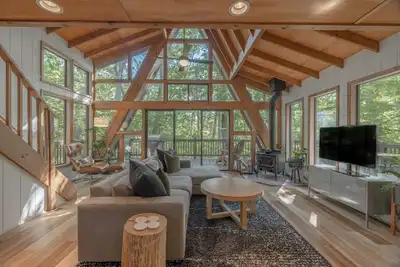 Image de The Turrach Treehouse by Innsbrook Vacations!