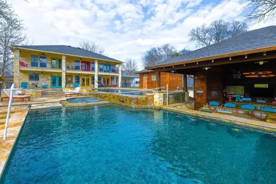 Image de Lakeside Retreat w/ Pool, Outdoor Kitchen & More