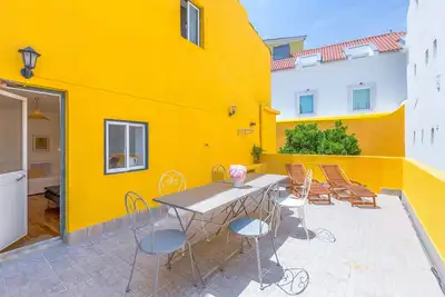 Image de Alfama, Bright Spacious w/ Terrace, by TimeCooler