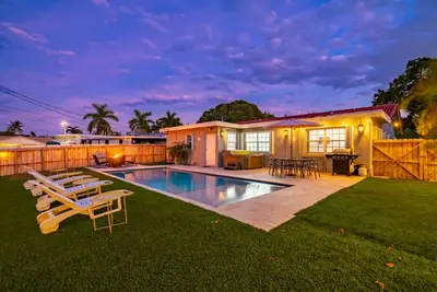 Image de Modern 4br Home, Heated Pool / Jacuzzi / Game Room