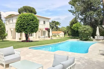 Image de Cap D'Antibes, gated area, modern 5 bedroom villa with huge private pool, garden