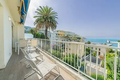 Image de JdV Holidays Apartment Silene - top floor with terrace and great views over port