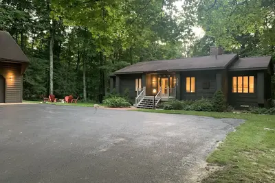Image de Spring getaway! Perfect location to explore northern Mi. Large private lot!