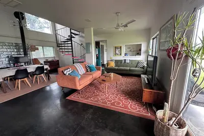 Image de Unique, Eclectic, Scenic Farm, Relax in the jacuzzi tub, Nature Inspired