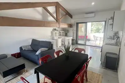 Image de Magnifique duplex climatisé, terrasse, salle de sport, 10 min gares, aéroport, plages