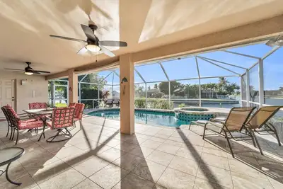 Image de Villa Capricorn - 4 bedrooms. Pelican area. Heated pool and spa. Wide canal!