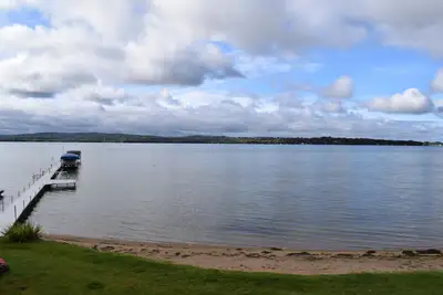 Image de A sandy beach vacation on beautiful Crooked Lake