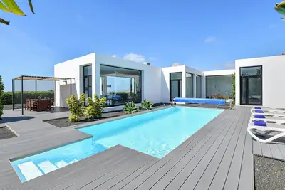 Image de Villa de vacances Iconic avec vue sur les montagnes, Wi-Fi rapide, climatisation, piscine