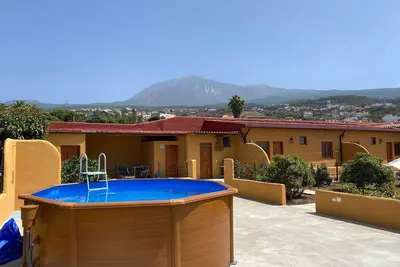 Maison de vacances \"Casas Quemahierro\" avec vue sur la mer, Wi-Fi, piscine et jardin