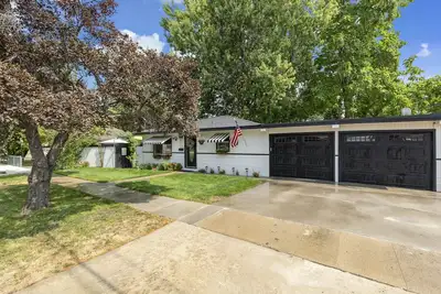 Image de Enjoy The History, Nostalgia And Culture Of Old Town Meridian