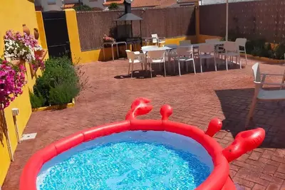 Image de Ideal for family and friends near the reservoir of San Juan, barbecue, terrace, etc.
