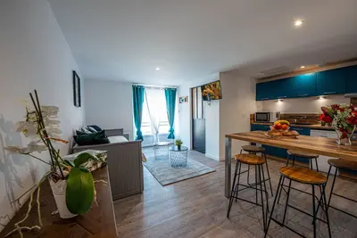 Image de Appartement à 5mn de la plage et du centre-ville - accès Spa, Piscine et Parking