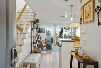 Image de Two Story Treehouse with Amazing Bay Views