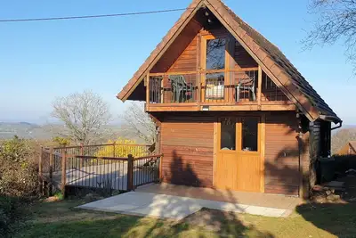 Image de 3 Bedroom Chalet/Lodge Stunning Views of Lake & Golf Course. Pool (May to Sept)