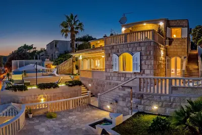 Image de Luxury Villa Stone Castle Brač with private heated infinity pool and sea view in Sumartin on Brač island