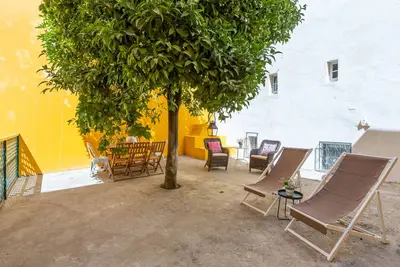 Image de Bright, Spacious w/Orange Tree Patio, by TimeCooler
