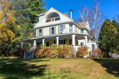 Image de Gorgeous Mountain View in Manchester, Shopping, Dining, Spa. 5 min walk to town.