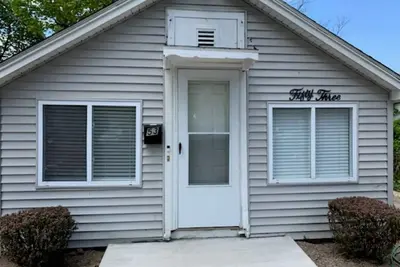 Image de Lake breeze - Blissful Lakeshore hideaway w/private beach access-great sunsets