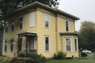 Image de 700 Douglas Ave, Close to Main Street, Garage!