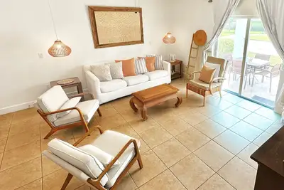 Image de Steps from Beach Posh Villa Optional Golf Cart