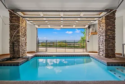Image de Massive Views+Indoor Pool+Movie Theater+Fire Pit