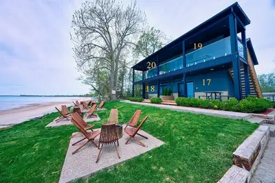 Image de Cottage 20: Upper-Level Beachfront Unit in 4-Plex