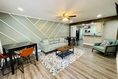 Image de ✶ Cozy 2 Bedroom 1 Bath Entire House ✶