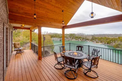 Image de Tranquility Lake Getaway w/ Hot Tub on 27 Acres!