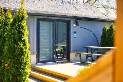 Image de Cottage 22: Charming Bungalow Steps from the Lake