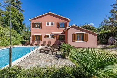 Image de Confortable appartement avec Wifi, climatisation, piscine privée, Tv, patio et animaux admis