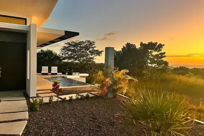 Image de Perfect view! Walk to beach. Family friendly with a private pool.